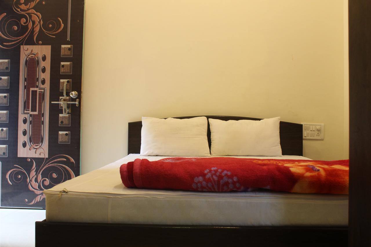 Malhar Guest house 3*