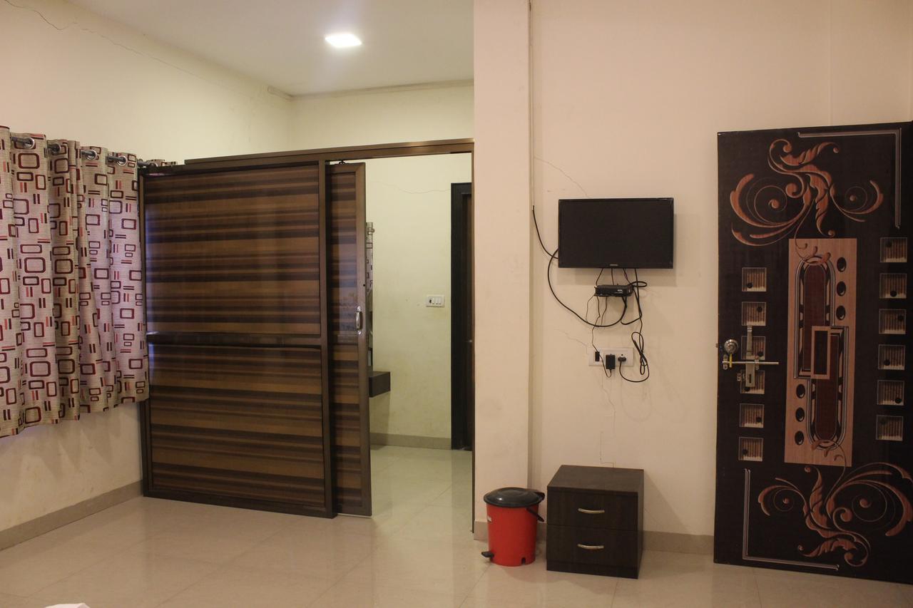 Malhar Guest house 3*