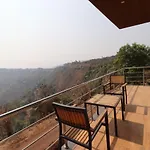 Hillview Rooms
