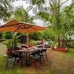 Mountain\'S Edge By Stayvista - Mountain-View Villa With Chic Interiors, Verandah, And Indoor Activities