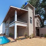 Stayvista\'S Skyline Villa - Mountain-View Villa With Swimming Pool And Terrace