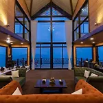 Cowboy Castle By Stayvista - Amazing Valley View With Sprawling Lawn, & A Home Theatre With Indoor Games