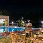 Stayvista\'S Lawn House At Sula Wada - Vintage-Charm Cosy Home With Swimming Pool And Indoor Activities