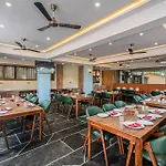 Stayvista\'S Lawn House At Sula Wada - Vintage-Charm Cosy Home With Swimming Pool And Indoor Activities