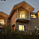 R Villa