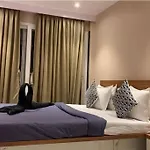 Misty Cliff Pachgani, Luxurious Rooms With Valley View