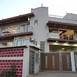 Misty Cliff Pachgani, Luxurious Rooms With Valley View