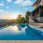 Courtyard Villa By Hillstaytion,Com