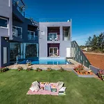 Saffronstays Blueberry