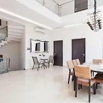 Grande Montana By Stayvista - Luxurious Hillside Villa Featuring Pool, Theater, And Games Room