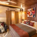 Stayvista\'S Grace & Light - Hill-View Villa With Outdoor Pool, Terrace & Games Room