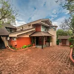 Saffronstays Red Brick House, Panchgani - Rustic Villa With Huge Lawn And Terrace