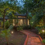 Saffronstays The Glasshouse, Panchgani - Beautiful Glass Villa For Couples