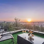 Stayvista At Grande Prima - Pool, Theatre Room & Bbq