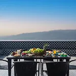 The Edge Villa By Hillstaytion