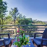 Breeze Mansion With Mountain View