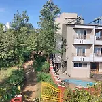 Breeze Mansion With Mountain View