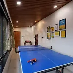 Stayvista\'S Sunflower Villa - Mountain-View Retreat With Pool & Games Room