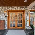 Stayvista\'S Sunflower Villa - Mountain-View Retreat With Pool & Games Room
