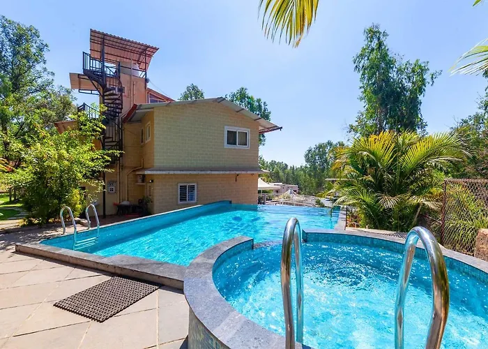 Stayvista\'S Chimney Cottage With Sprawling Lawns, Picturesque Views, Plunge Pool, Jacuzzi, And Home Theatre