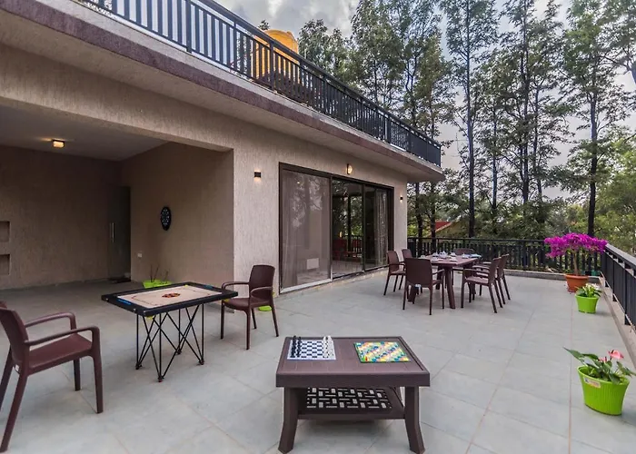 Stayvista\'S Peace Paradise - In The Heart Of Panchgani With Swimming Pool, Lawn, Indoor Activities, And Terrace