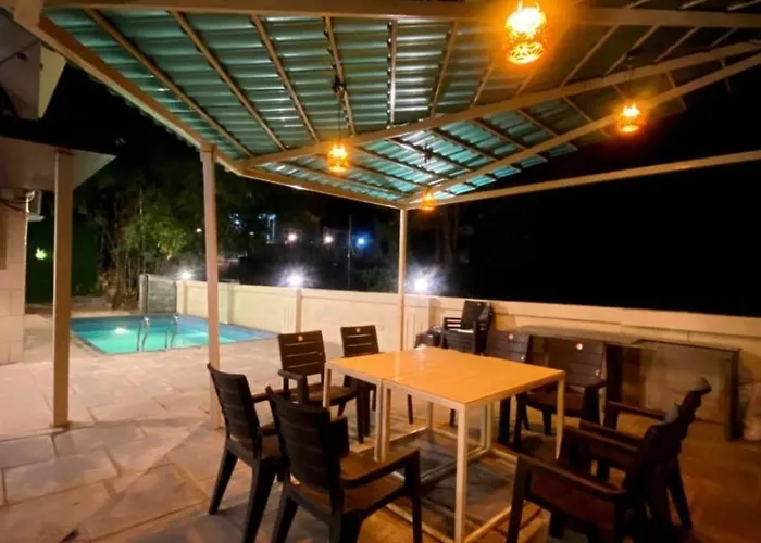 Mirage Luxurious Valley View With Huge Lawn Area