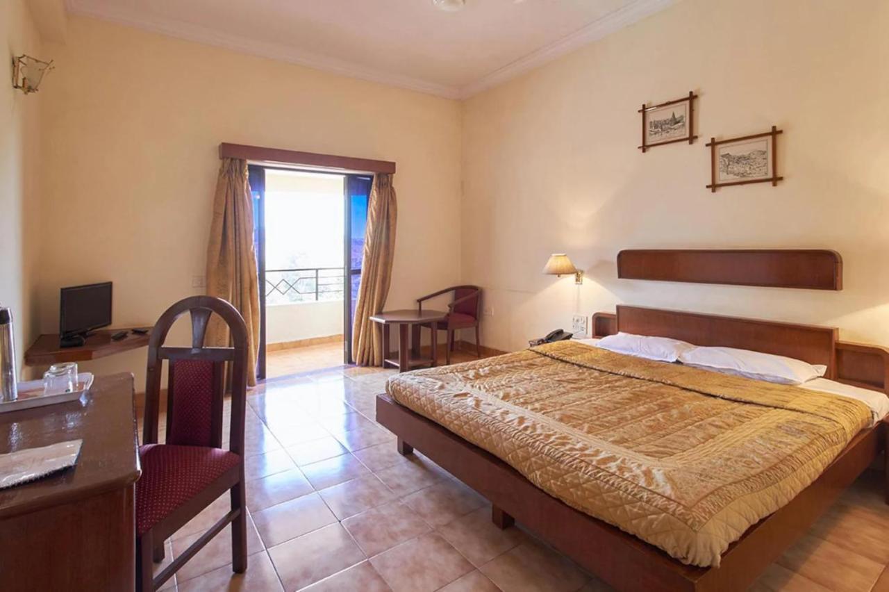 The Dhanhills - A Valley View In 3*