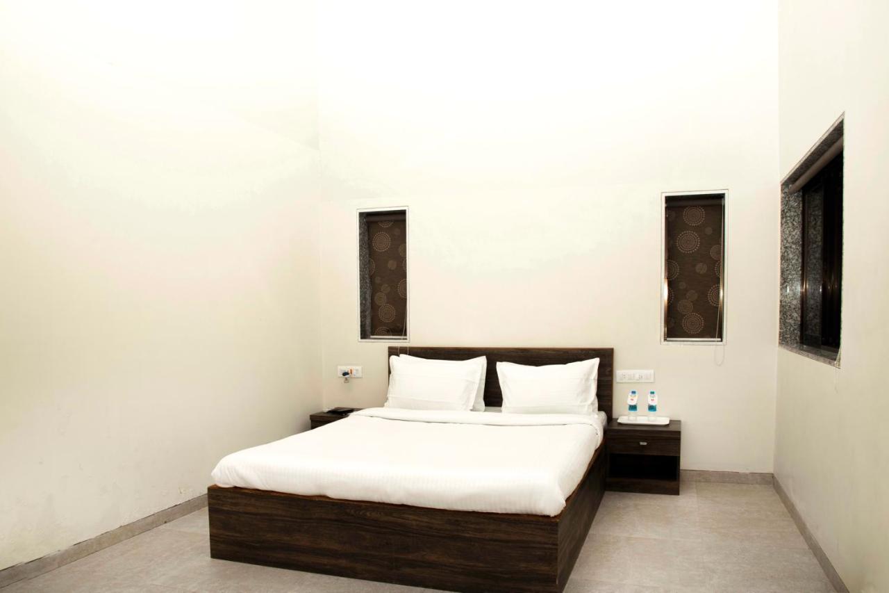 Ambassador Hotel 3*