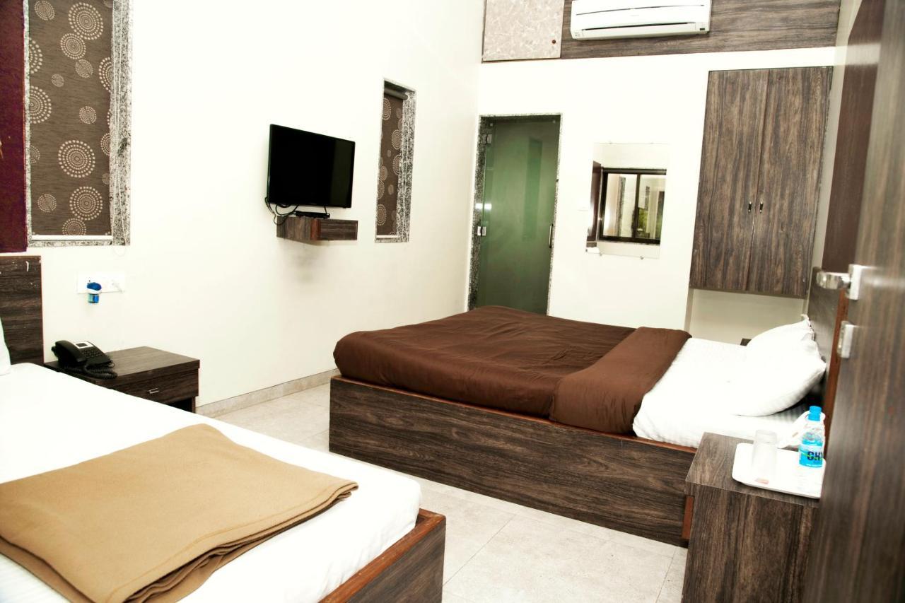 Ambassador Hotel 3*