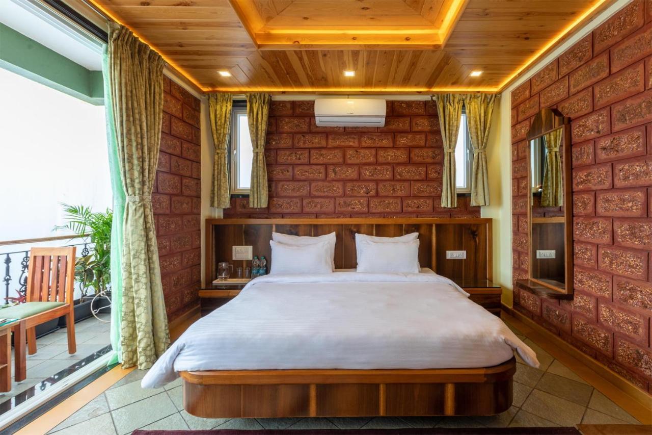 Villa Status Villa: Traditional-modern Retreat With Valley Views And Private Pool *