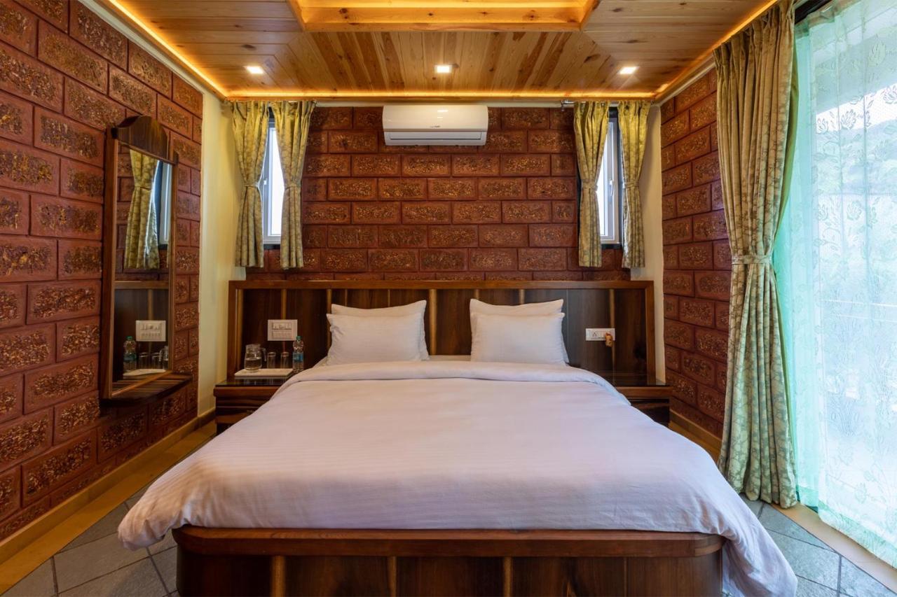Villa Status Villa: Traditional-modern Retreat With Valley Views And Private Pool
