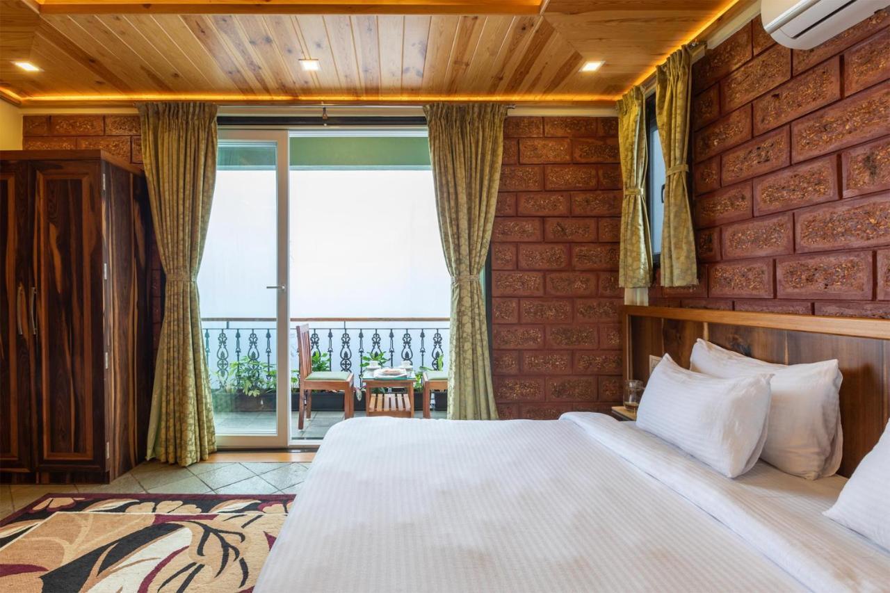 Villa Status Villa: Traditional-modern Retreat With Valley Views And Private Pool *