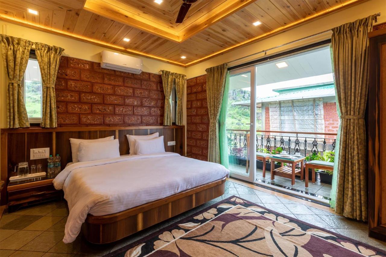 Villa Status Villa: Traditional-modern Retreat With Valley Views And Private Pool *