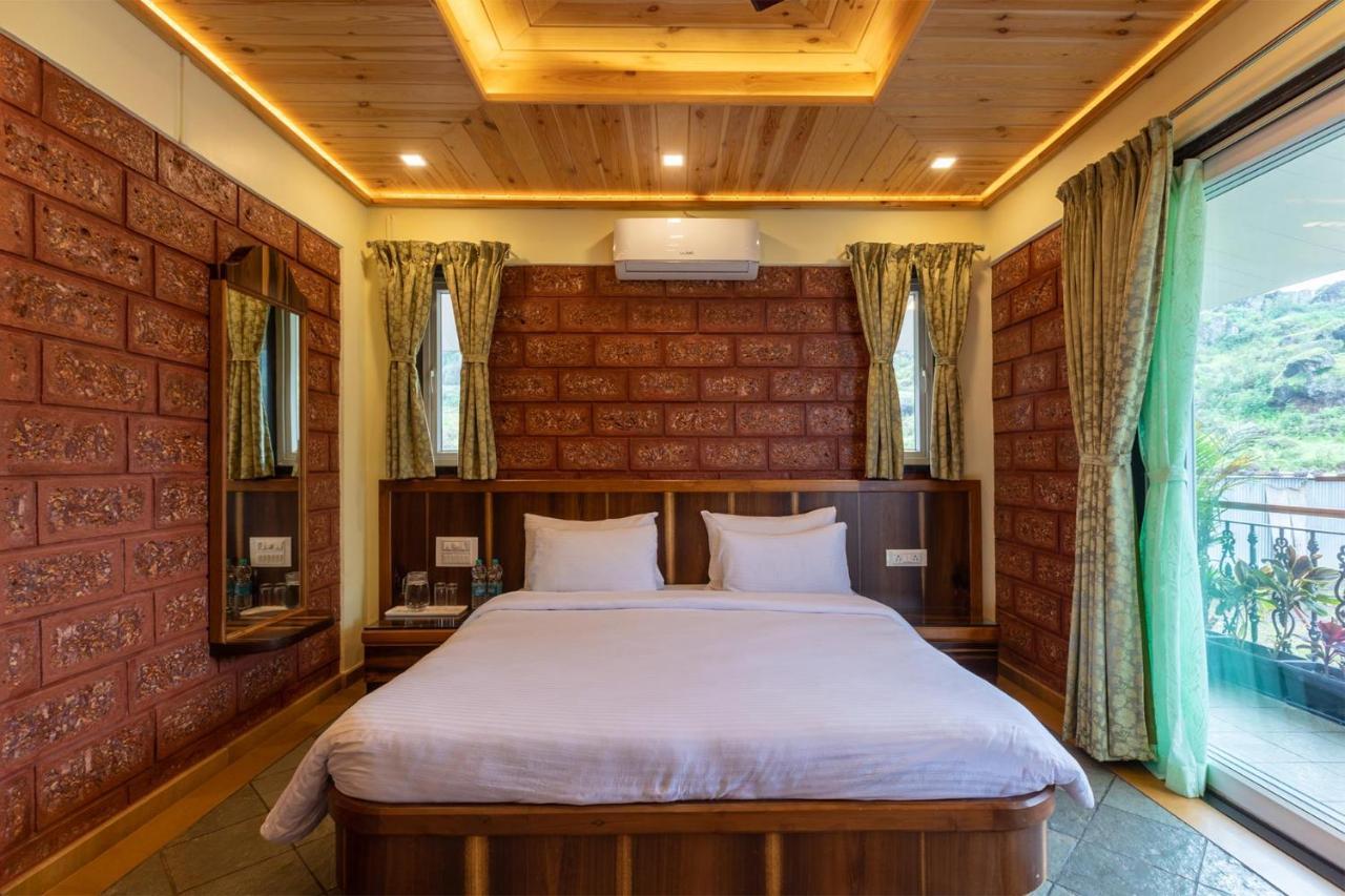 Status Villa: Traditional-modern Retreat With Valley Views And Private Pool Villa Panchgani