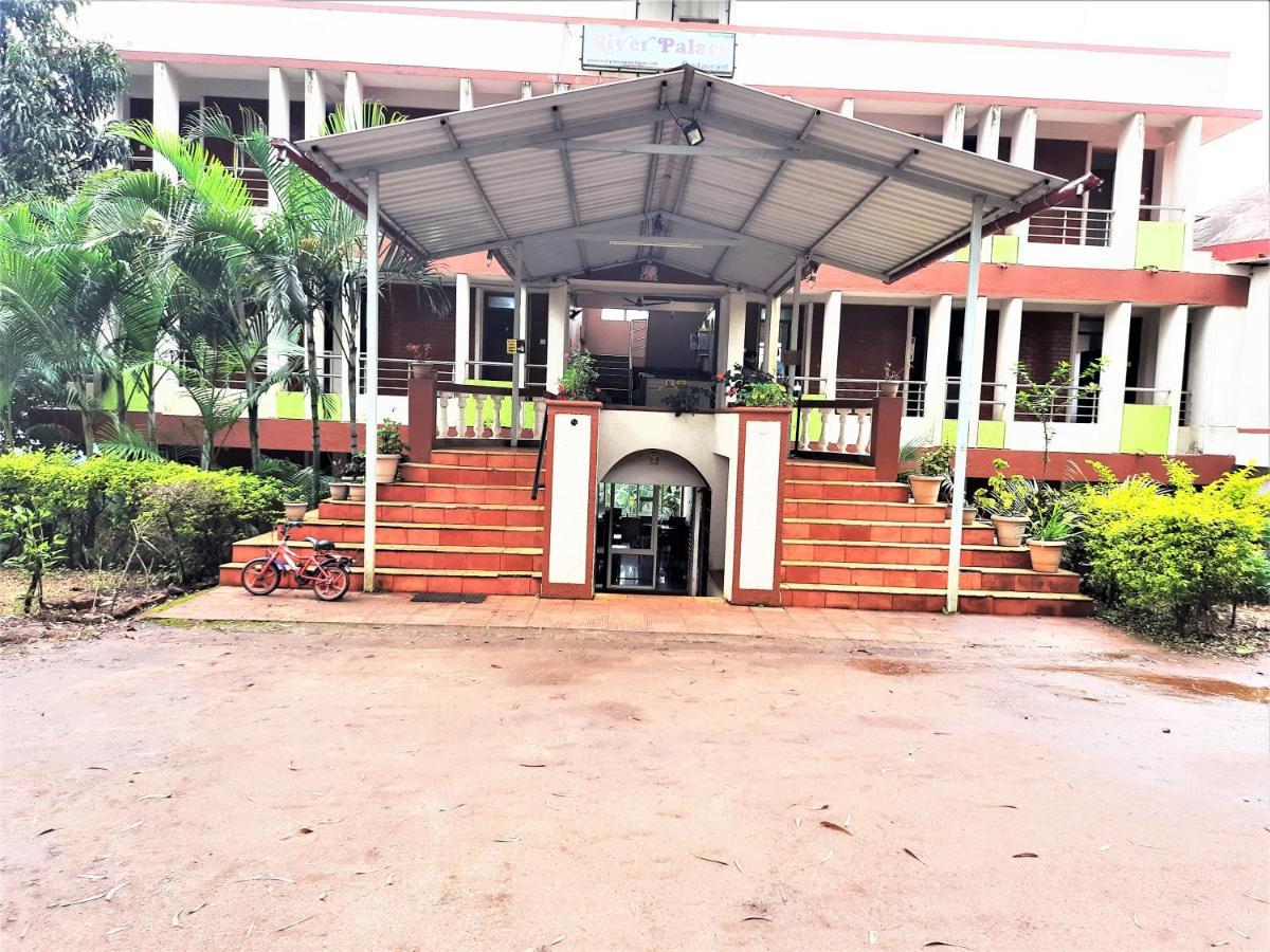 River Palace - A Valley View 3* Panchgani