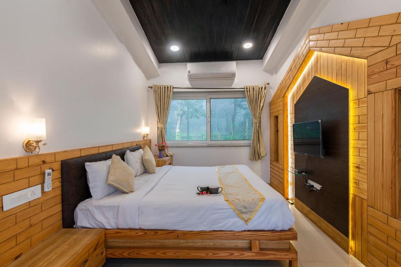 Chimney Cottage: Scenic Retreat With Plunge Pool, Jacuzzi, And Theatre Villa