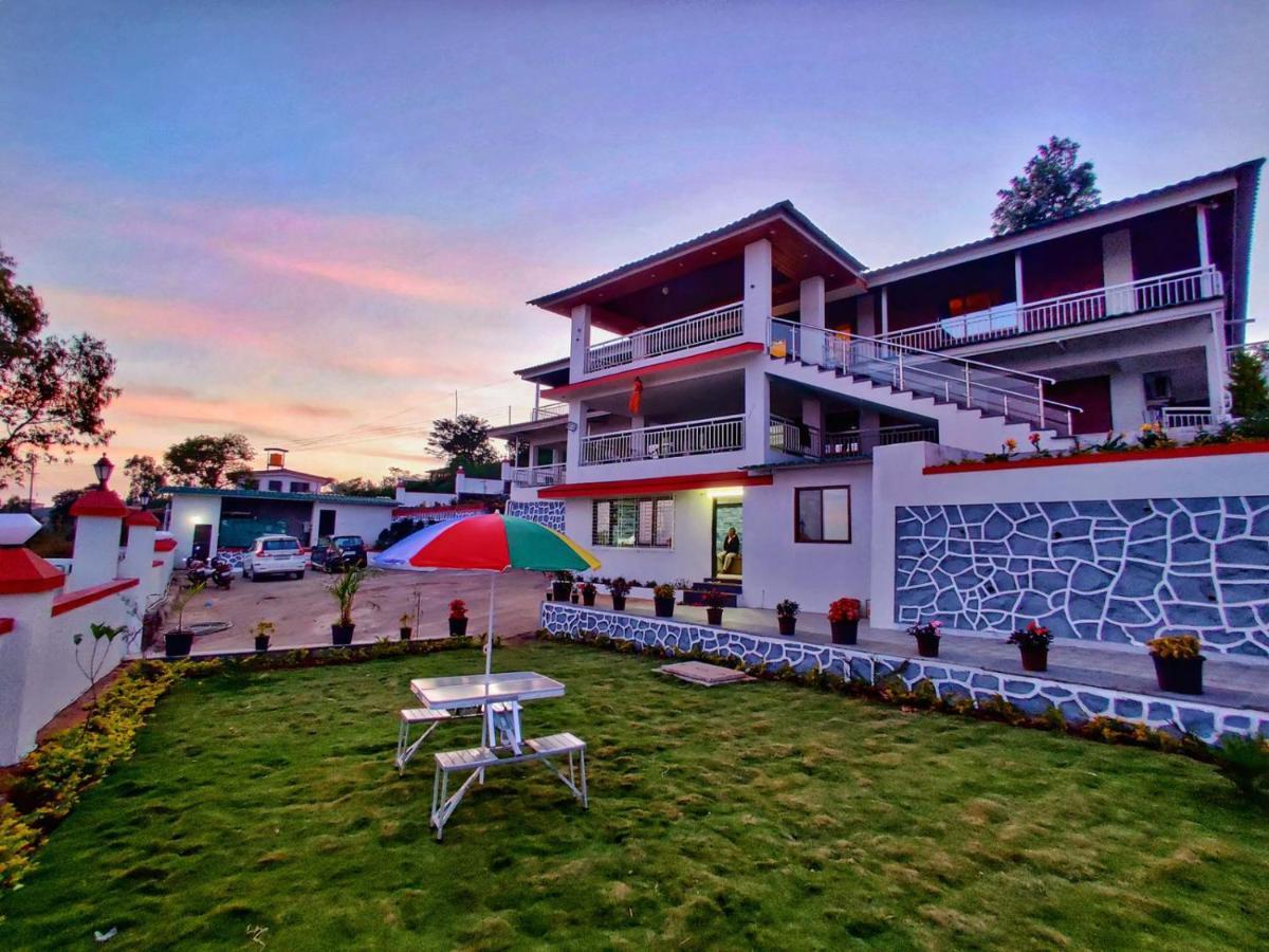 Silver Petal Hotel 3*