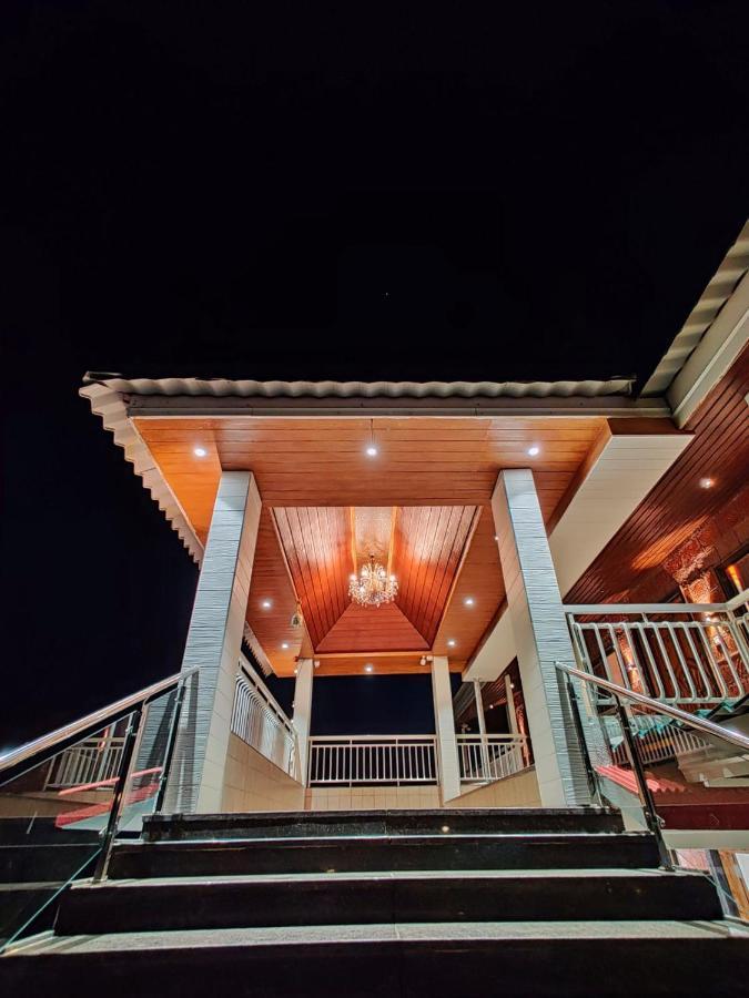 Hotel Silver Petal