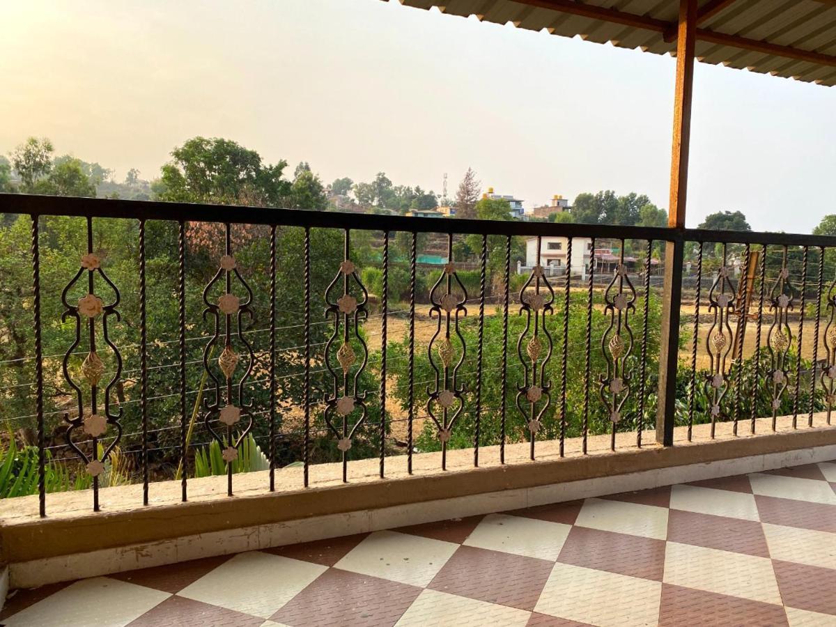 Villa Bottoms Up Mansion Panchgani