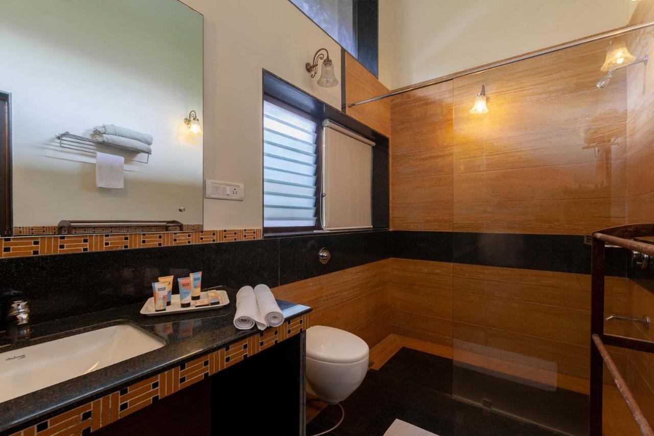 Villa Mountain's Edge By Stayvista: Chic Mountain-view