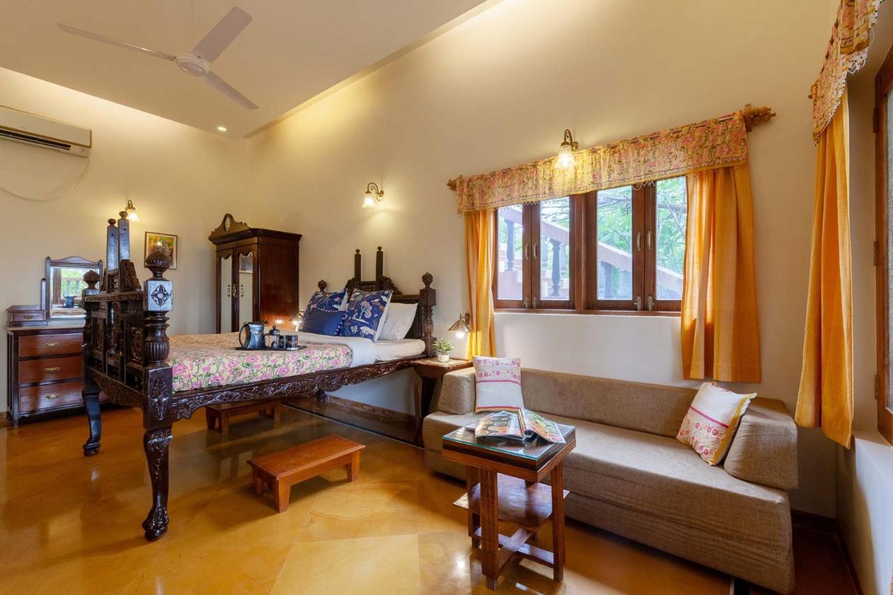 Mountain's Edge By Stayvista: Chic Mountain-view Villa