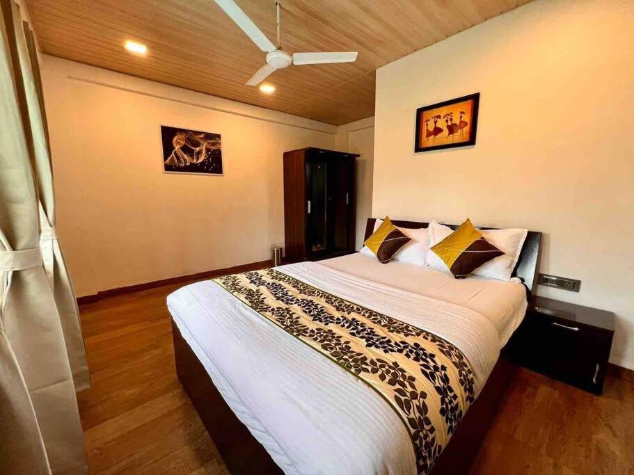 West Valley Casa East Villa *
