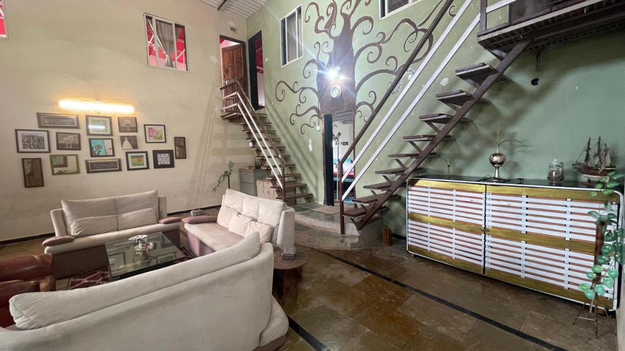 Tabletop Balcony - Valley View With Massive Hall * Panchgani