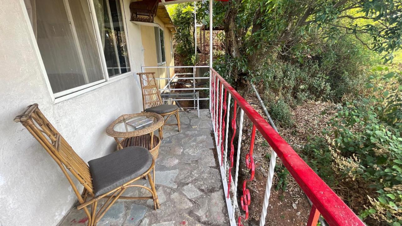 Tabletop Balcony - Valley View With Massive Hall * Panchgani