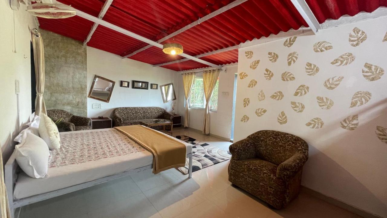 Tabletop Balcony - Valley View With Massive Hall Panchgani