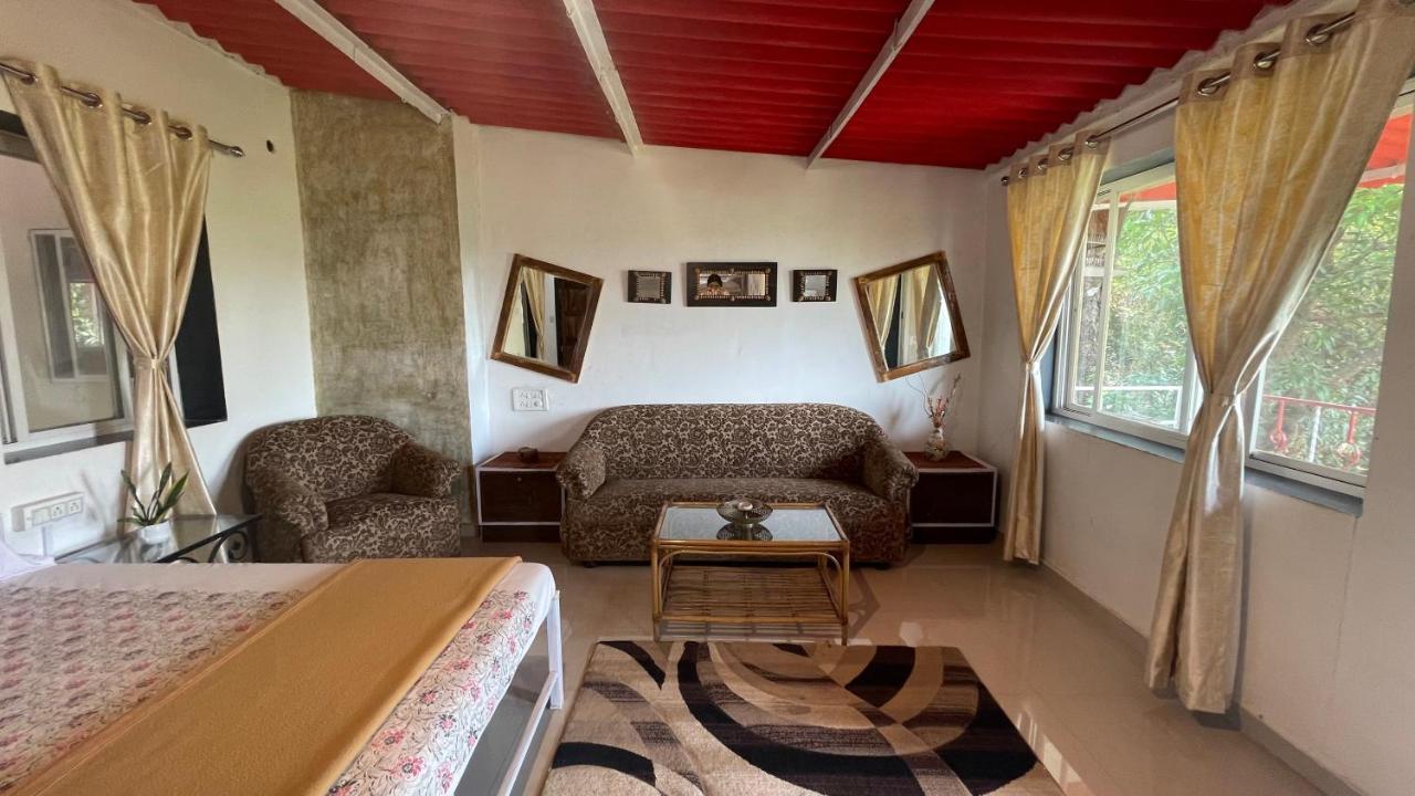 Tabletop Balcony - Valley View With Massive Hall Homestay Panchgani