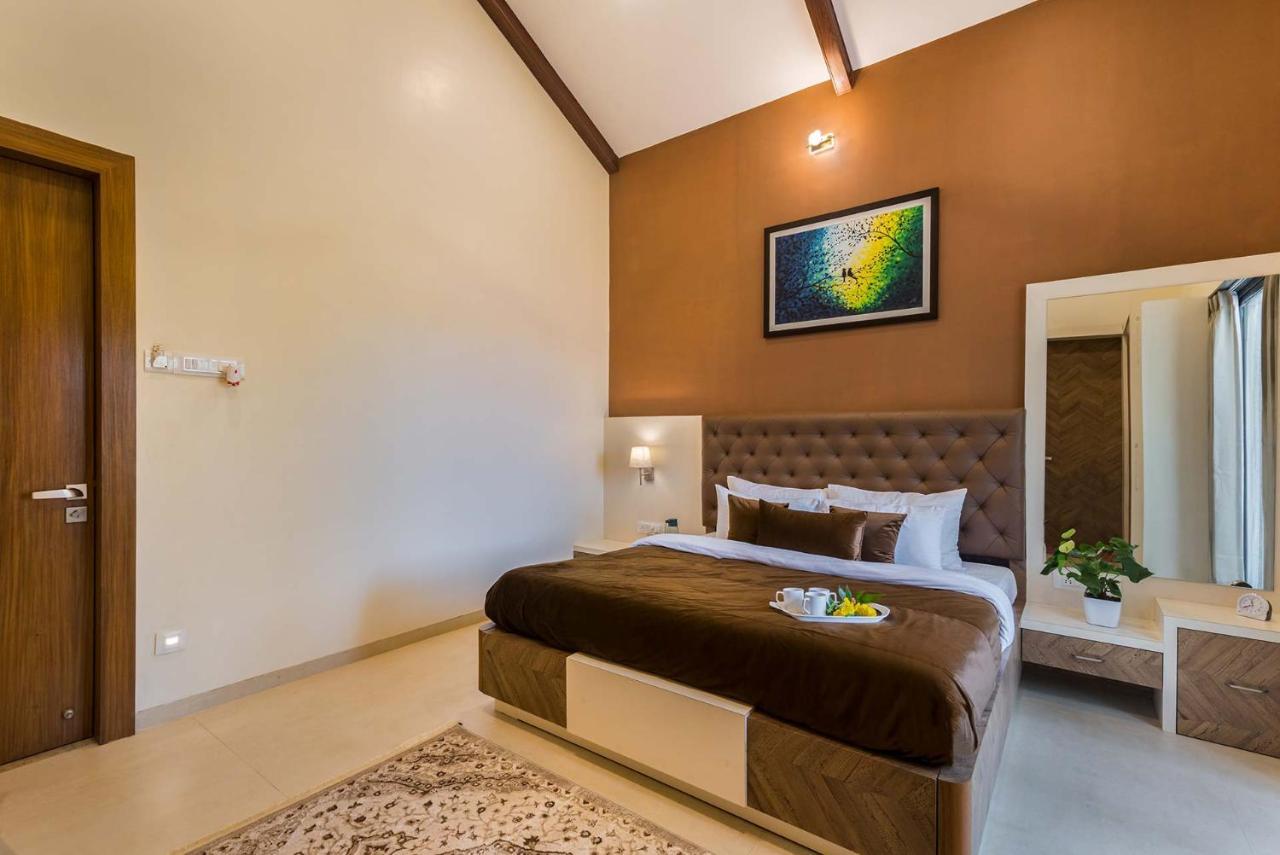 Stayvista's Peace Paradise: Retreat With Pool And Activities Villa *