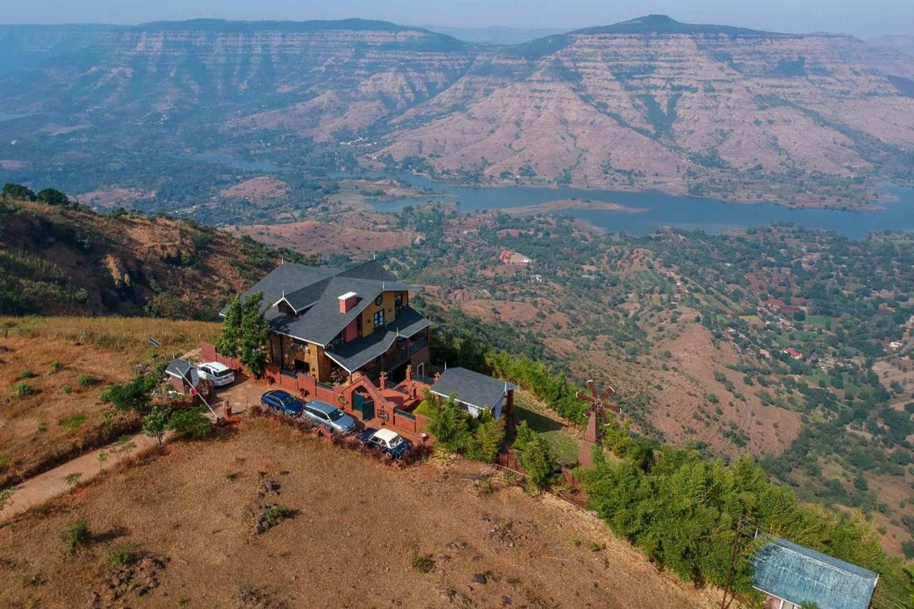 Cowboy Castle: Valley View Retreat With Theatre & Games Villa