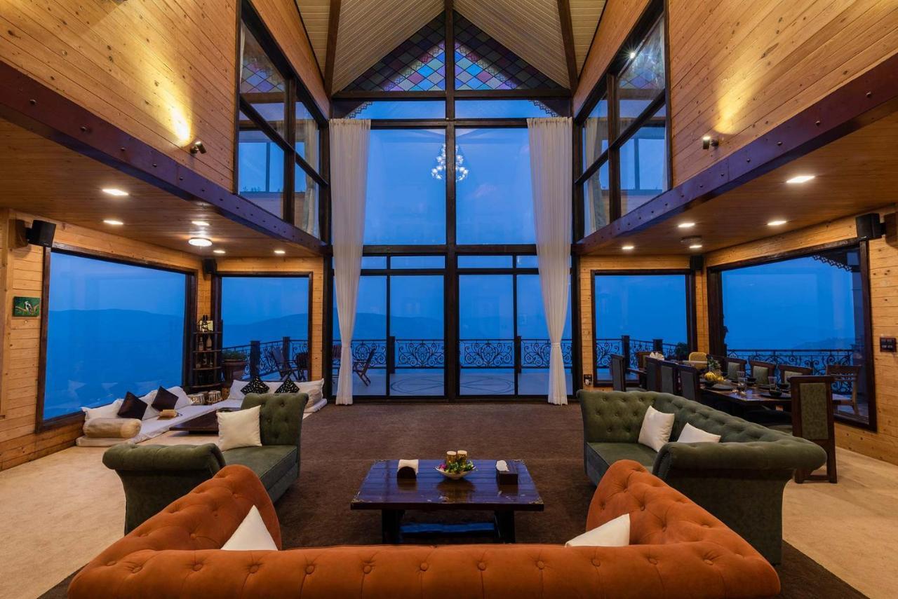 Villa Cowboy Castle: Valley View Retreat With Theatre & Games *