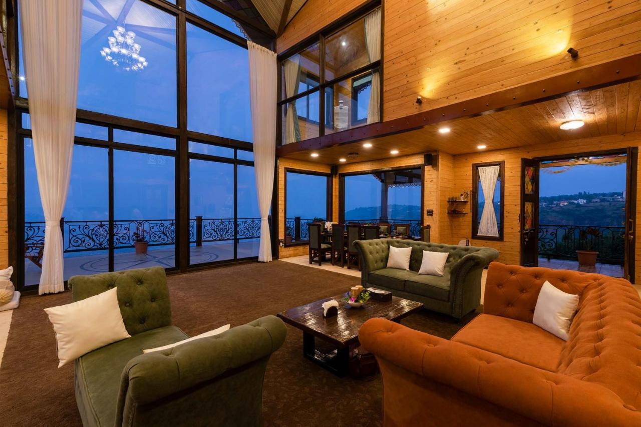 Cowboy Castle: Valley View Retreat With Theatre & Games